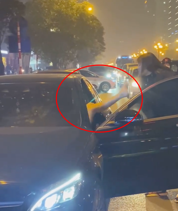 Người vợ chặn xe Mercedes của 'tiểu tam' ở Hà Nội khẳng định chồng tử tế - Ảnh 1