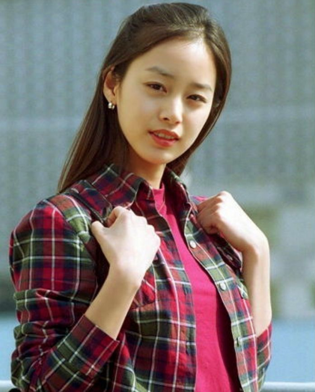 Loạt ảnh thời sinh viên của Kim Tae Hee gây bão trở lại vì quá xinh đẹp - Ảnh 1