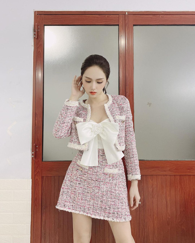Hương Giang khoe dáng điệu đà trong set đồ vải tweed cực xinh