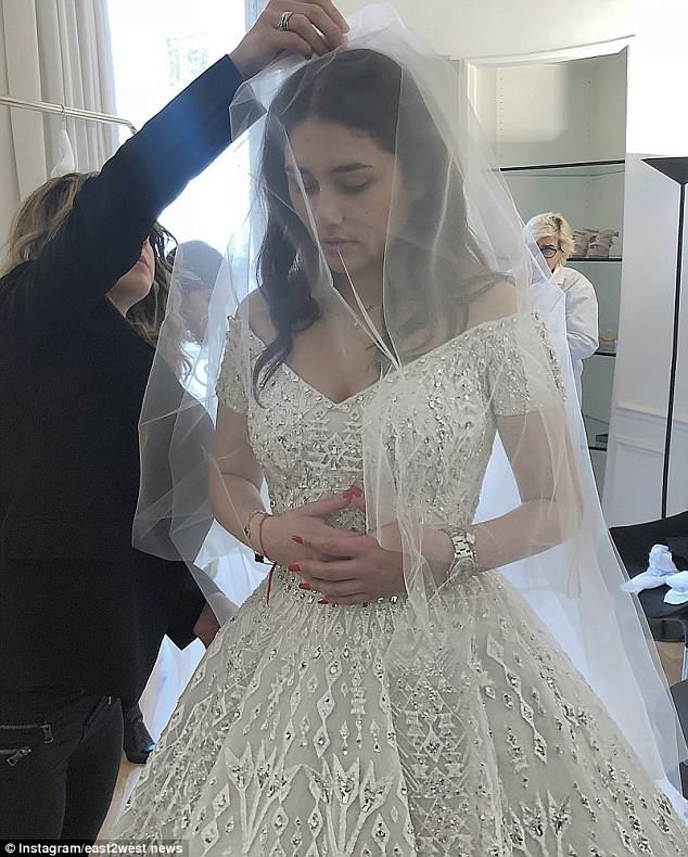 Cô dâu tổ chức 'siêu đám cưới' 38 tỷ đồng, diện váy 5 tỷ - Ảnh 4
