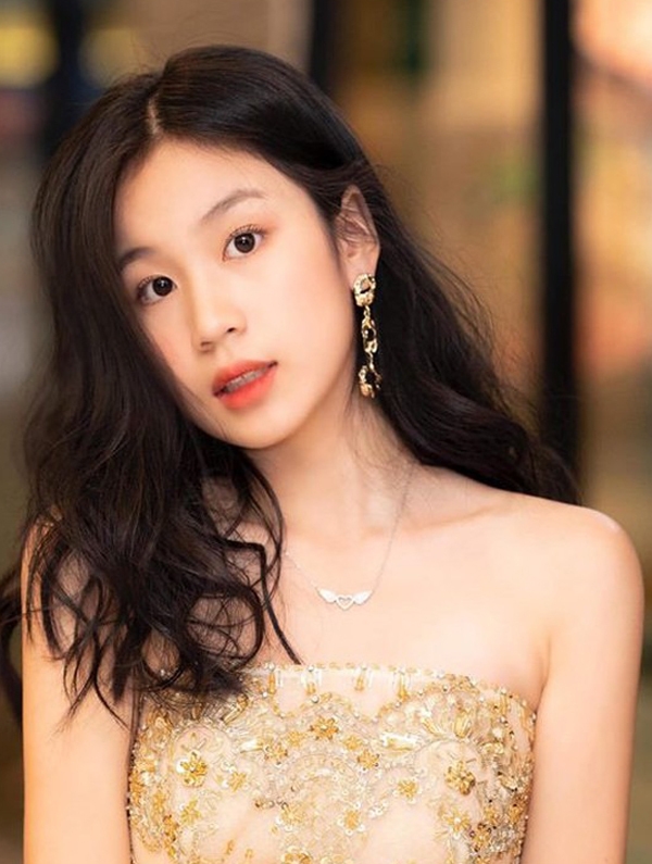 Con gái Lưu Thiên Hương gây chú ý với sắc vóc nổi bật ở tuổi 16 - Ảnh 7