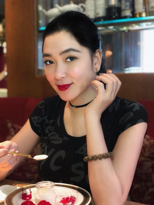 Hoa hậu Nguyễn Thị Huyền sau 17 năm đăng quang: Đẹp rực rỡ, cuộc sống kín tiếng bên chồng đại gia - Ảnh 5