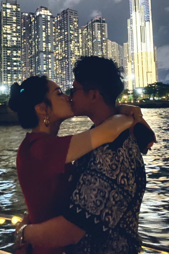 Hương Giang và Matt Liu trao nụ hôn ngọt ngào