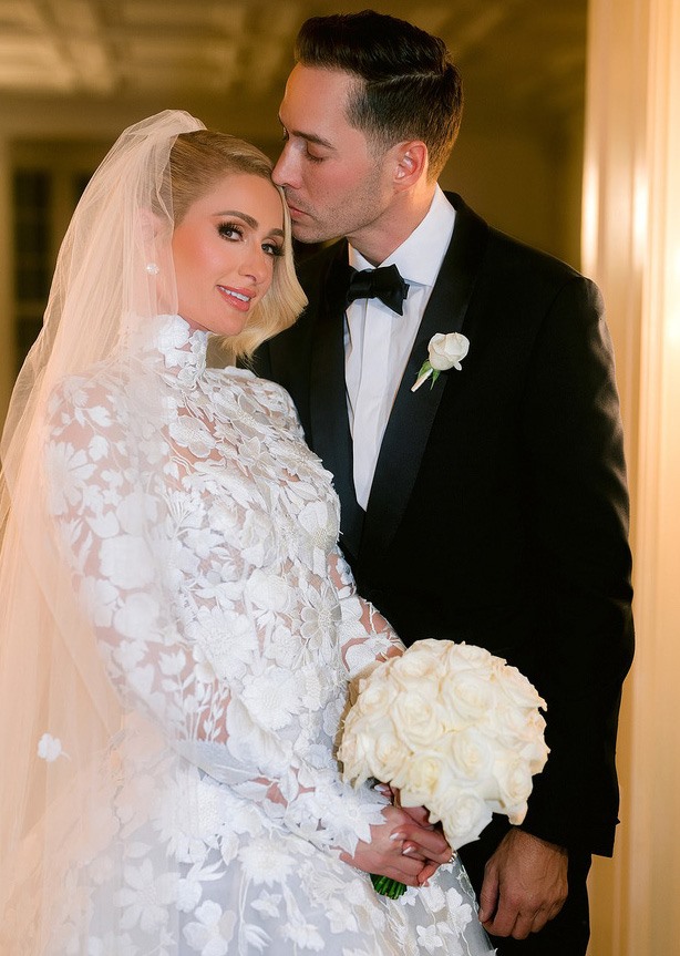 Paris Hilton và ông xã doanh nhân giàu có trong hôn lễ xa hoa vào đầu tháng 11 vừa qua.