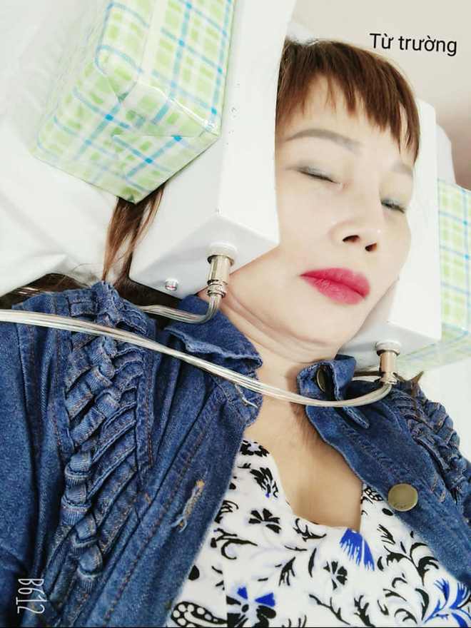 'Cô dâu 62 tuổi' xuống Hà Nội điều trị méo miệng sau cuộc đại phẫu căng da mặt
