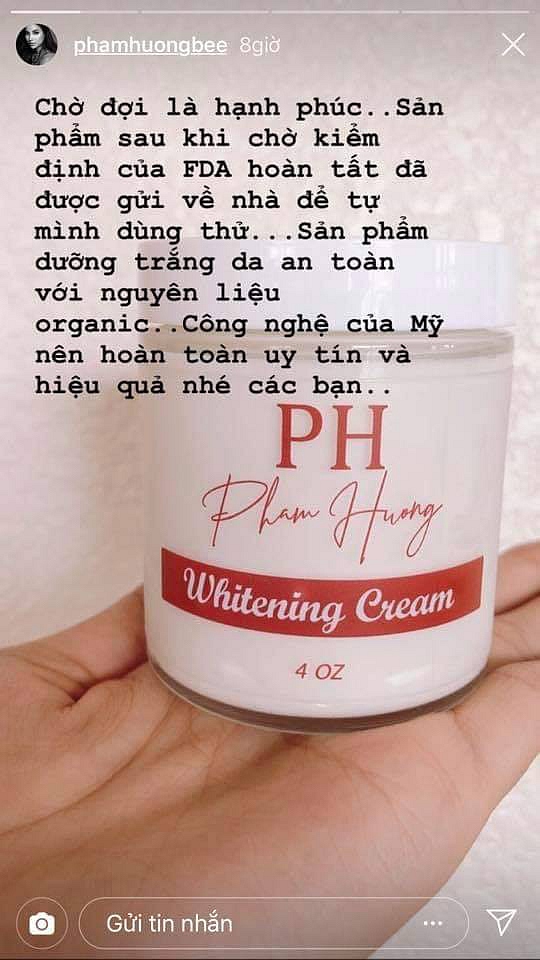 Hoa hậu Phạm Hương hào hứng khoe thương hiệu mỹ phẩm đứng tên mình.