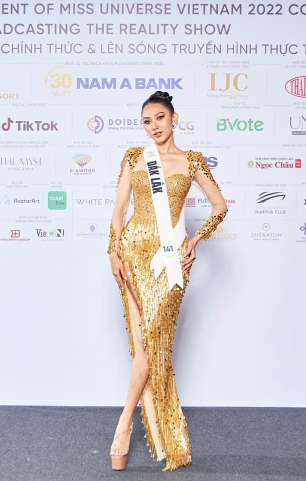 Gái xinh Đắk Lắk tại Miss Universe Vietnam 2022: Từng bị bắt cóc, U30 mới dám theo đuổi ước mơ - Ảnh 1