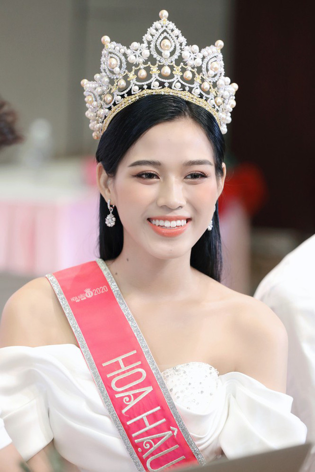 Học phí đại học của Hoa hậu Đỗ Thị Hà hơn 50 triệu/năm - Ảnh 4