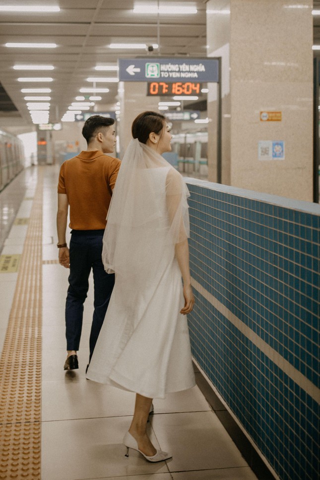 Bộ ảnh cưới đẹp như phim truyện của cặp đôi tiếp viên hàng không tại đường sắt Cát Linh - Hà Đông - Ảnh 6