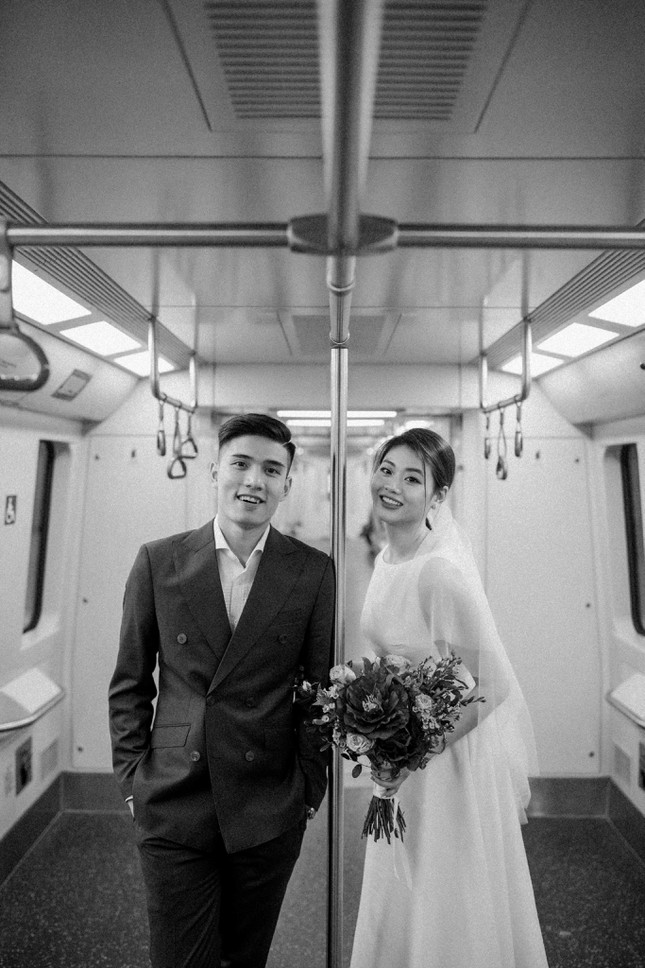 Bộ ảnh cưới đẹp như phim truyện của cặp đôi tiếp viên hàng không tại đường sắt Cát Linh - Hà Đông - Ảnh 4