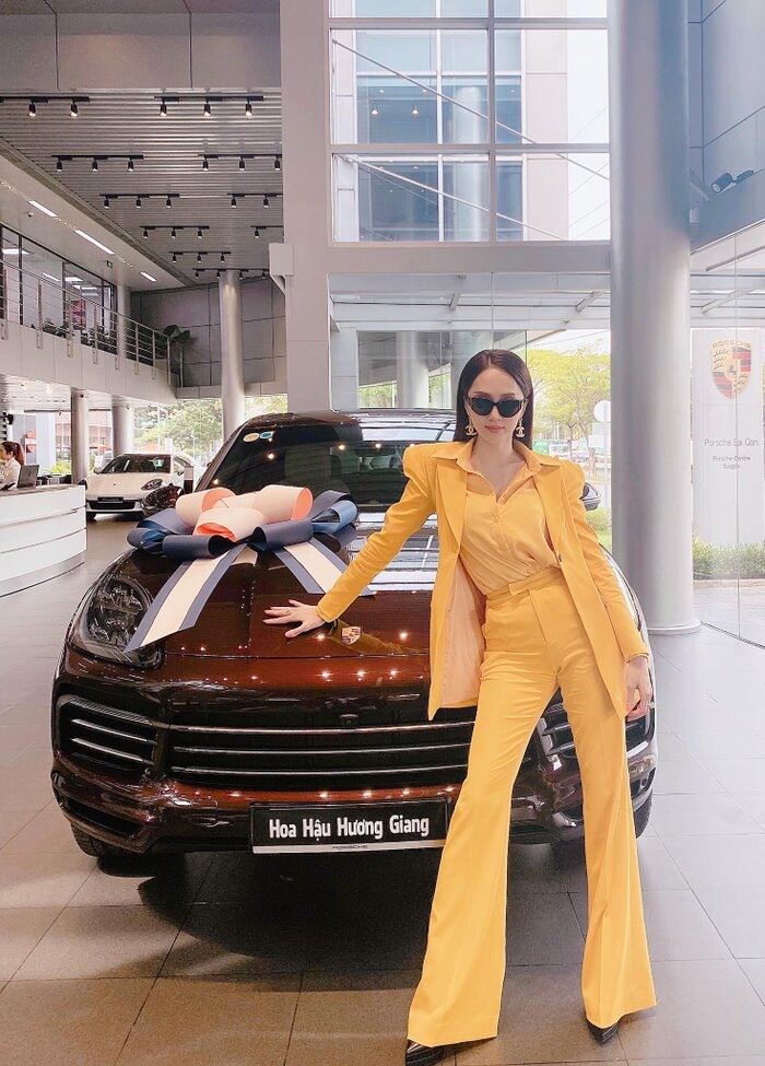 Hoa hậu chuyển giới cũng vừa sắm một chiếc xe sang vào tháng 6/2020.