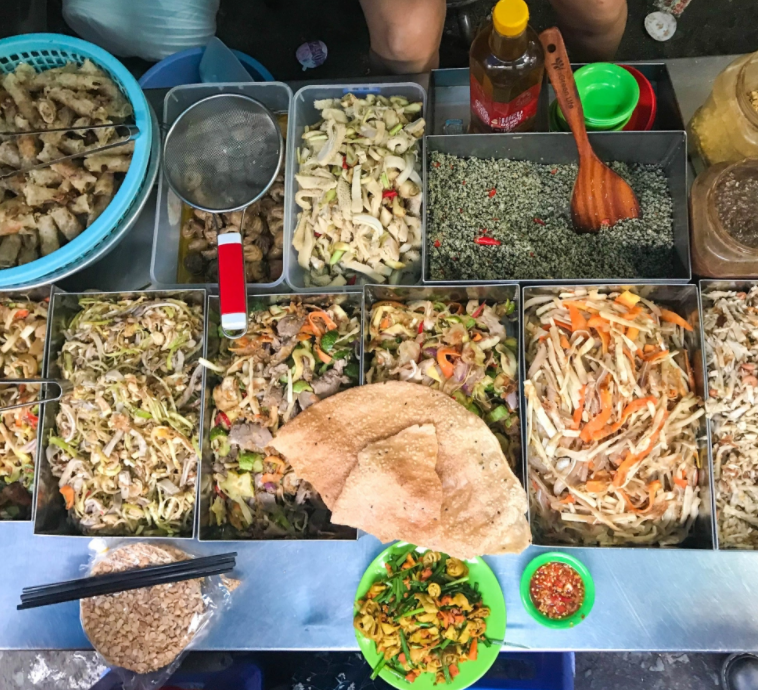 Chợ Bà Hoa, thiên đường món Quảng ngon mà rẻ ở Sài Gòn - Ảnh 8