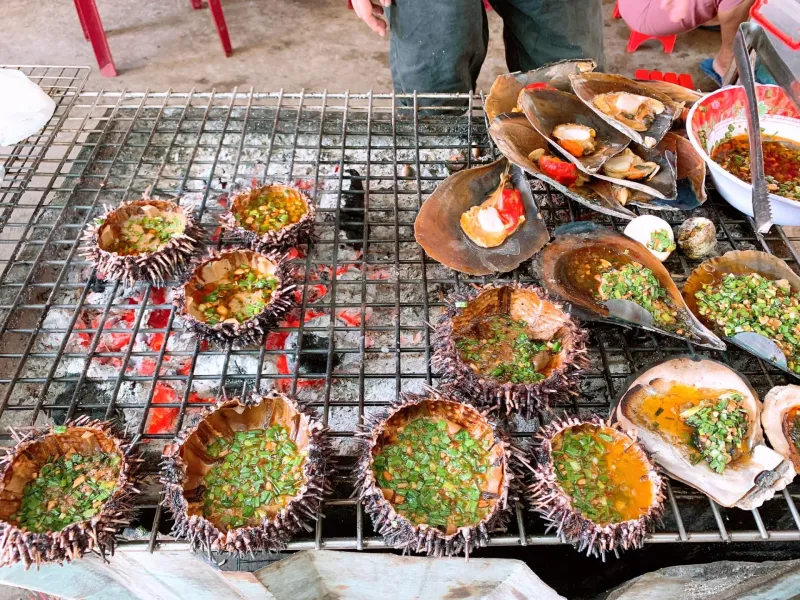 Du lịch đảo Nam Du đừng quên thưởng thức món nhum nướng mỡ hành - Ảnh 6