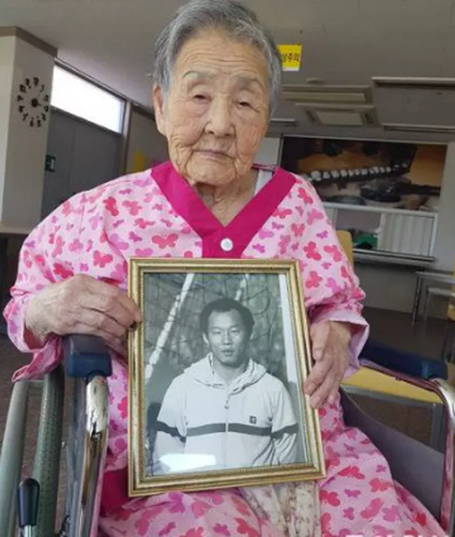 Người mẹ 100 tuổi của HLV Park Hang Seo: 'Bà chẳng còn nhớ tôi là ai' - Ảnh 2