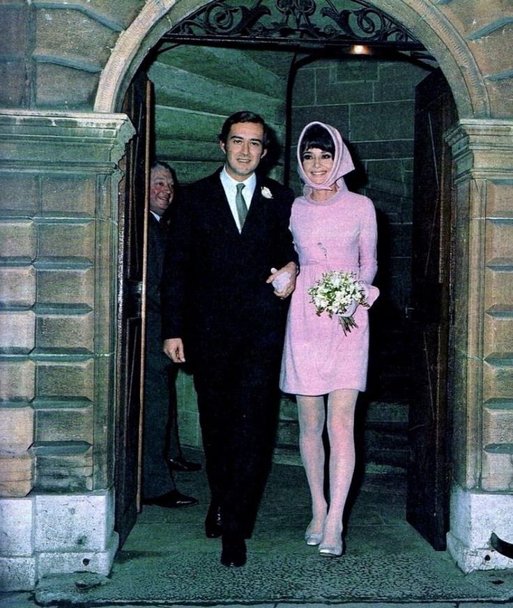 Audrey Hepburn và cuộc hôn nhân thứ 2 với bác sĩ tâm thần Andrea Dotti vào năm 1969.