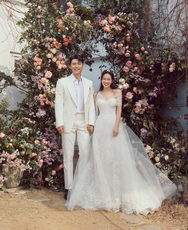 Huyn Bin và Son Ye Jin hạnh phúc trong ngày cưới