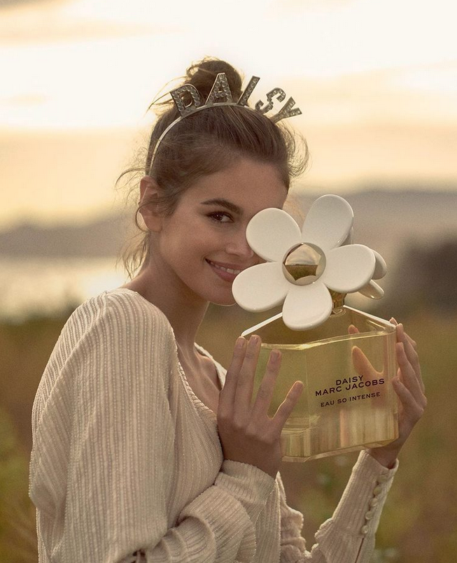 Người mẫu Kaia Gerber trong vai trò đại sứ nước hoa Daisy của Marc Jacobs