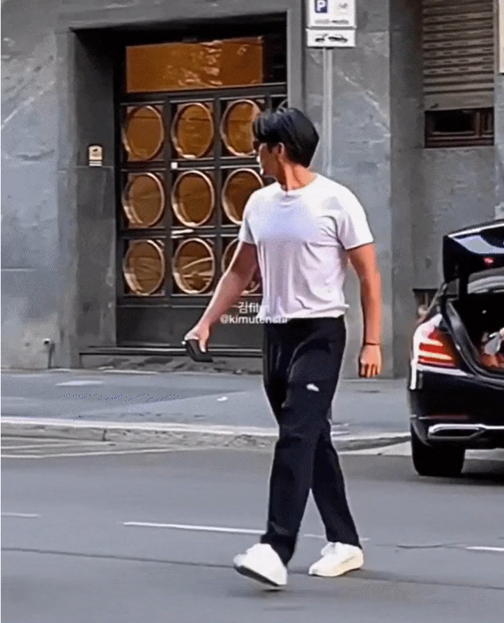 Hyun Bin xuất hiện trên đường phố trong chuyến công tác tại Ý.
