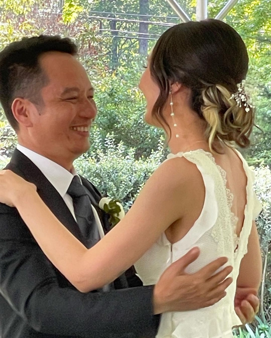 Anna Trương - con gái lớn của Mỹ Linh tung loạt ảnh cưới ngọt ngào bên chồng Tây - Ảnh 5
