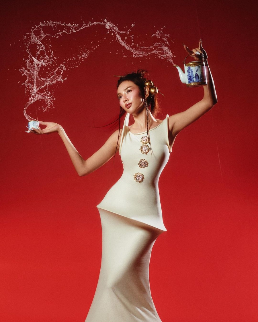 Hoa hậu Thùy Tiên huyền ảo trong bộ ảnh đón Trung Thu độc đáo
