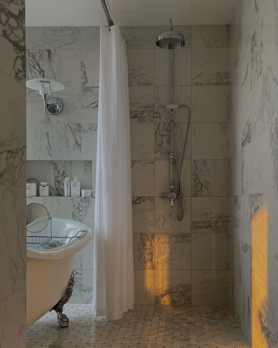 Phòng tắm cũng được làm từ đá marble, tiêu tốn khoảng 1 tỷ đồng