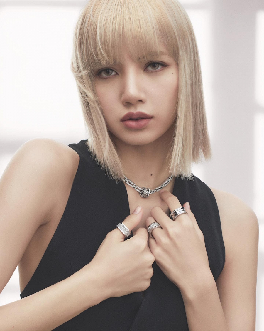 Lalisa Manobal - nghệ danh Lisa - một nữ rapper, ca sĩ, nhạc sĩ và vũ công người Thái Lan của nhóm nhạc Blackpink.