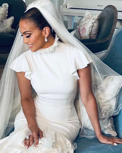 Jennifer Lopez hạnh phúc trong lễ cưới tuổi 53.