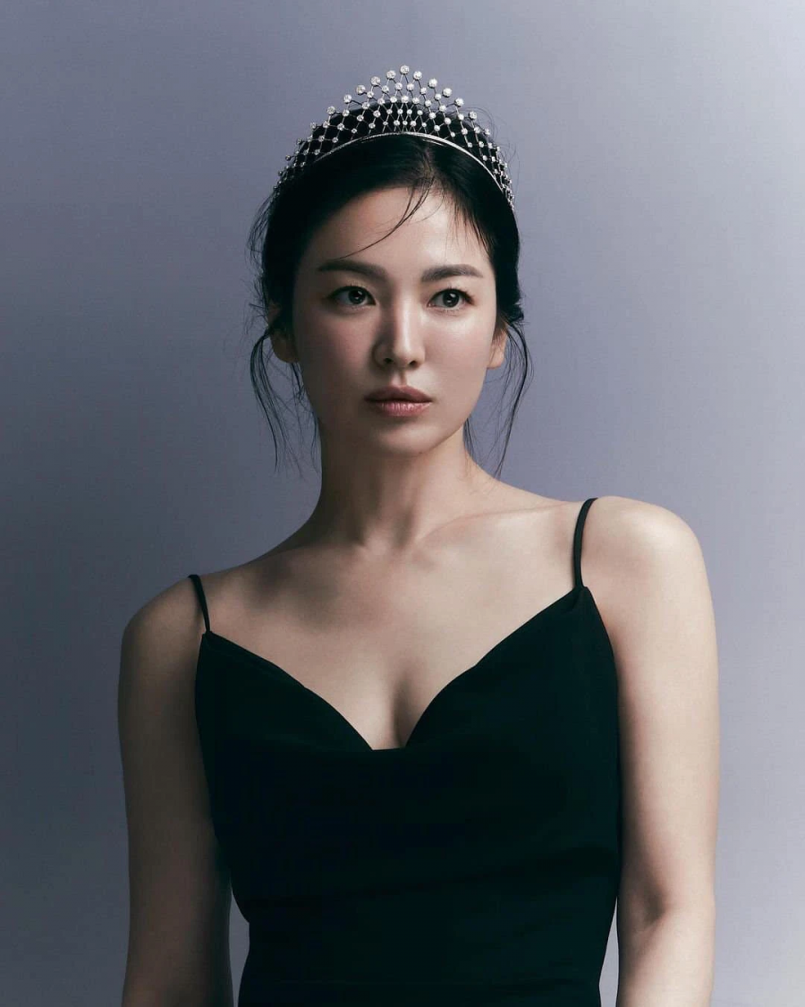Bất chấp việc đổ vỡ hôn nhân với tài tử Song Joong Ki, nữ diễn viên 41 tuổi vẫn đang là ngôi sao Hàn Quốc có giá trị thương mại lớn