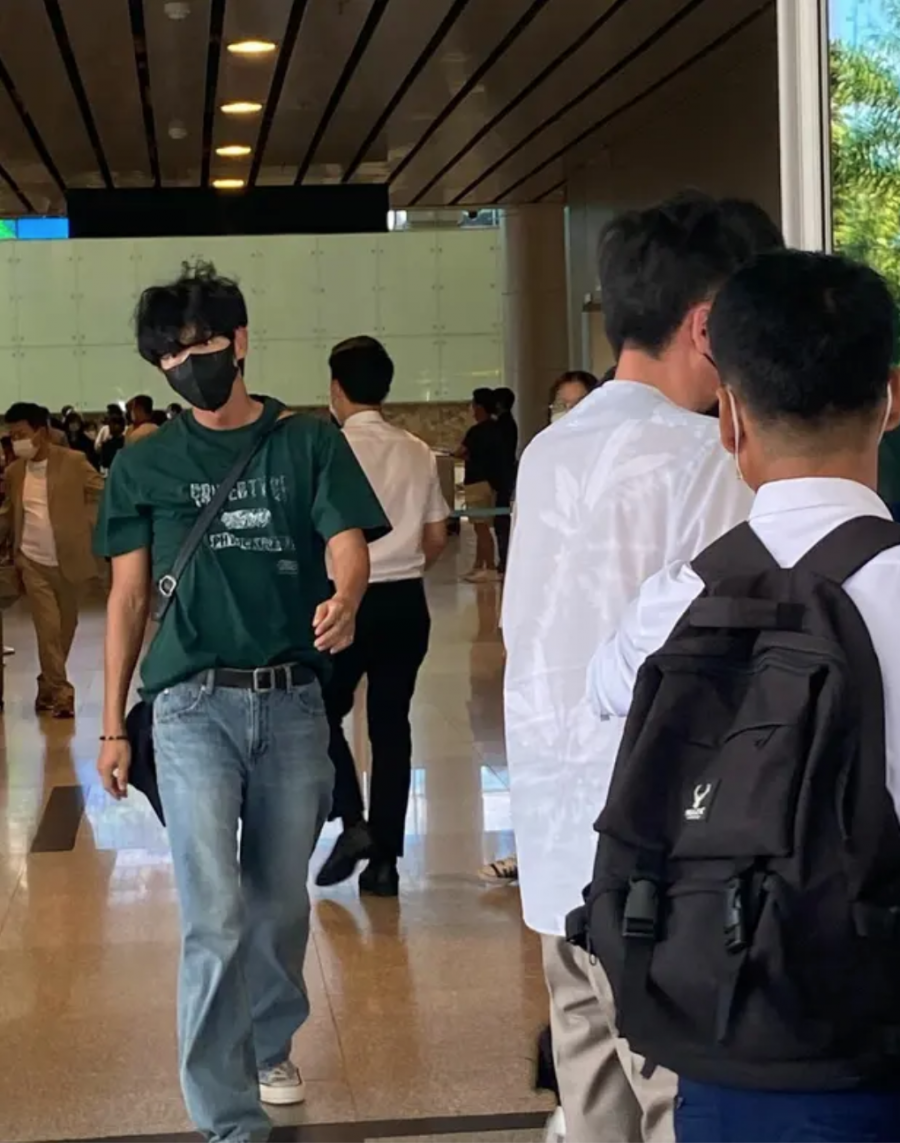 Lee Jun Ki bị bắt gặp tại sân bay Đà Nẵng.
