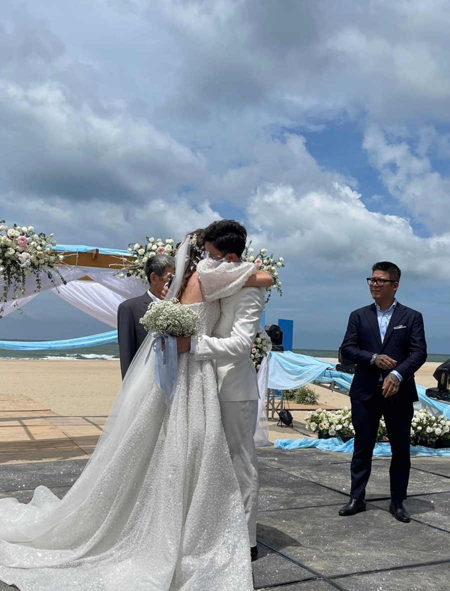 Lý do bố mẹ vợ Bùi Tiến Dũng không đến Việt Nam dự đám cưới của hai con - Ảnh 8