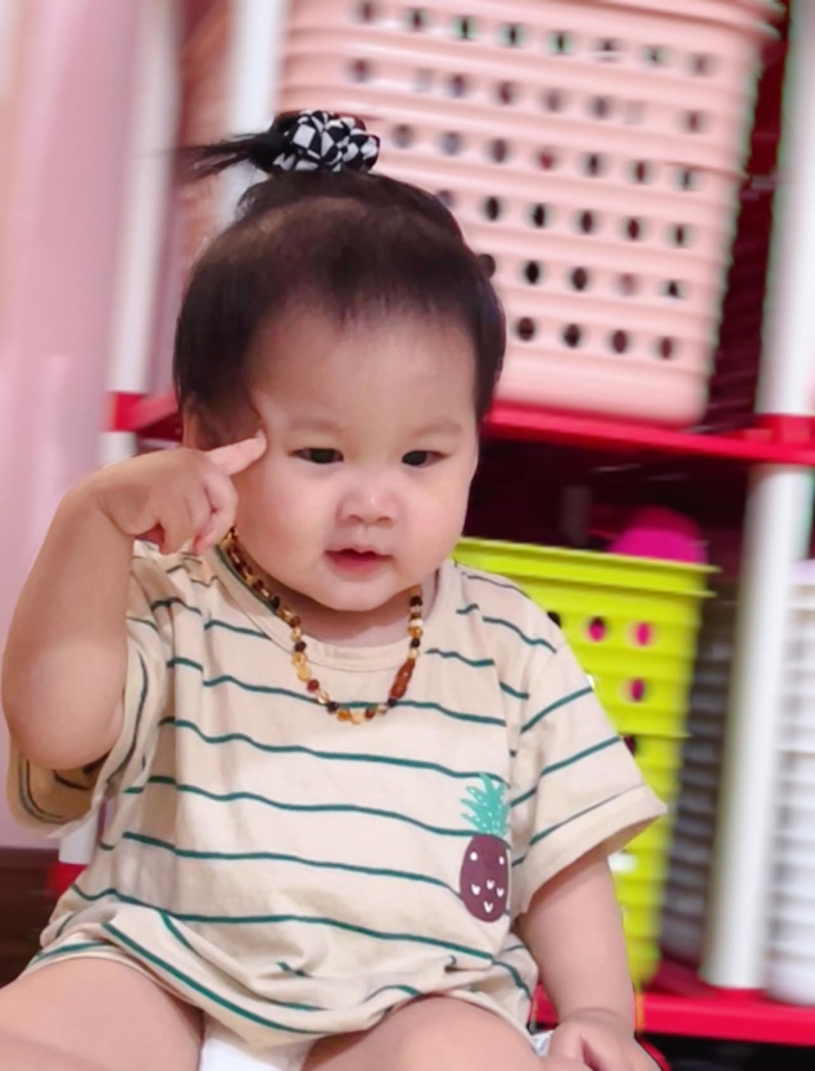 Bảo Thanh 'xả' ảnh con gái, netizen phong 'thánh meme' mới của showbiz Việt - Ảnh 2
