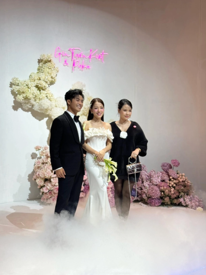 Sam lộ diện tươi tắn, dự đám cưới Puka và Gin Tuấn Kiệt tại TP.HCM