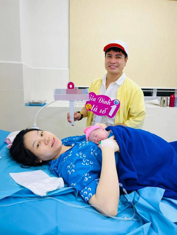 Lương Gia Huy hạnh phúc thông báo bà xã Thùy Uyên của anh đã hạ sinh thêm em bé thứ 2 tại bệnh viện TP.HCM.