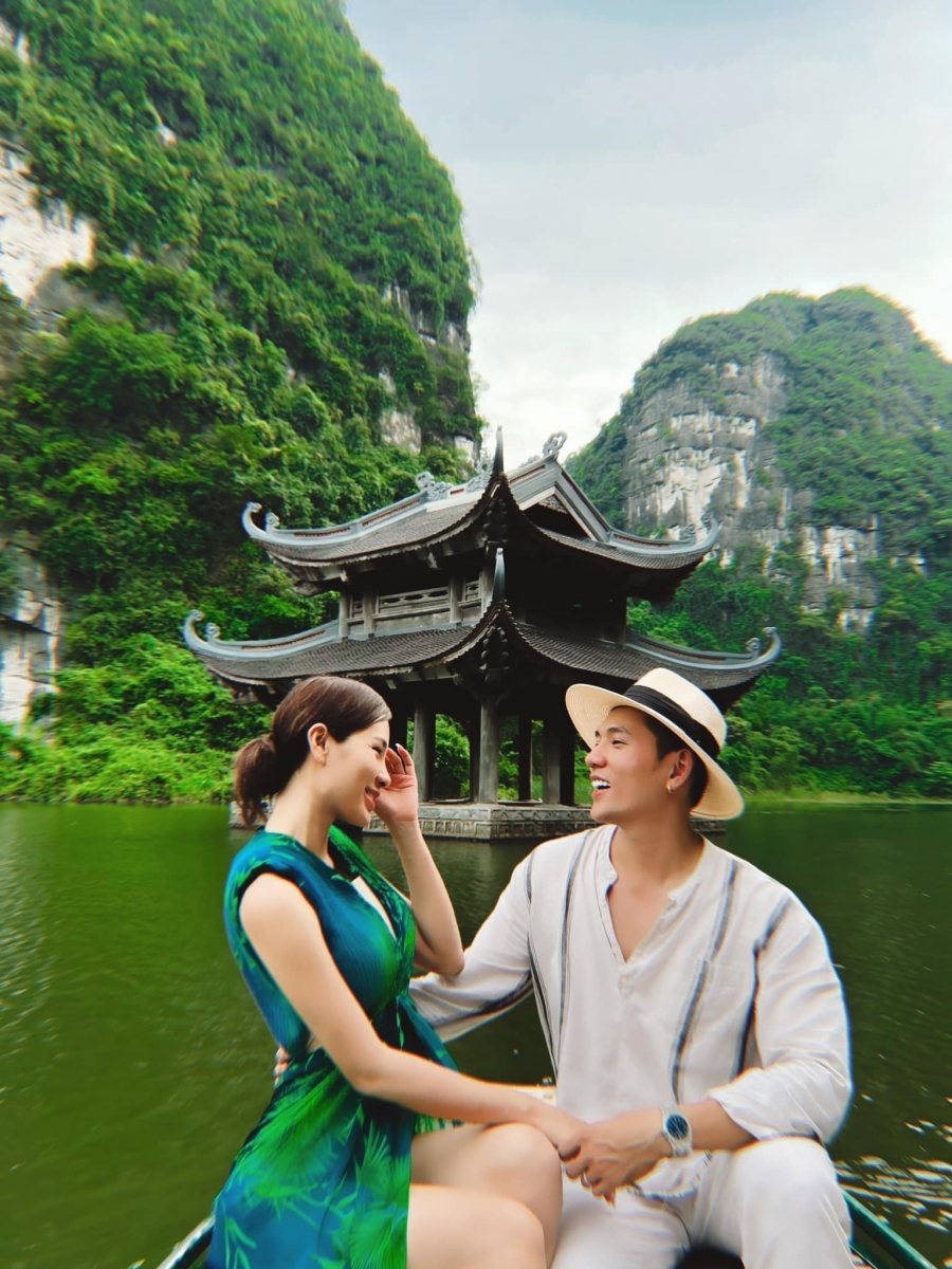 Vợ chồng son Lý Bình - Phương Trinh Jolie 'tình bể bình' trong chuyến du lịch Ninh Bình - Ảnh 3