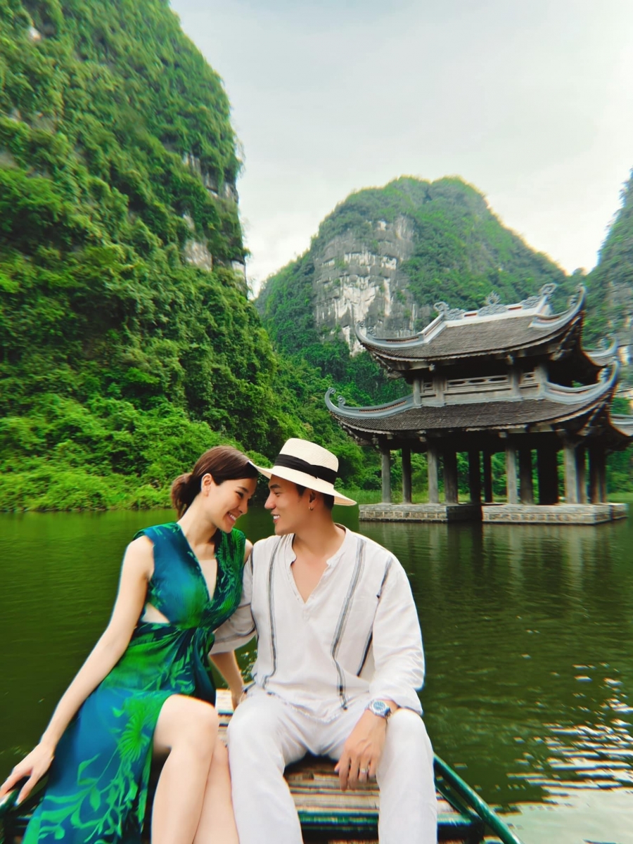 Vợ chồng son Lý Bình - Phương Trinh Jolie 'tình bể bình' trong chuyến du lịch Ninh Bình - Ảnh 2