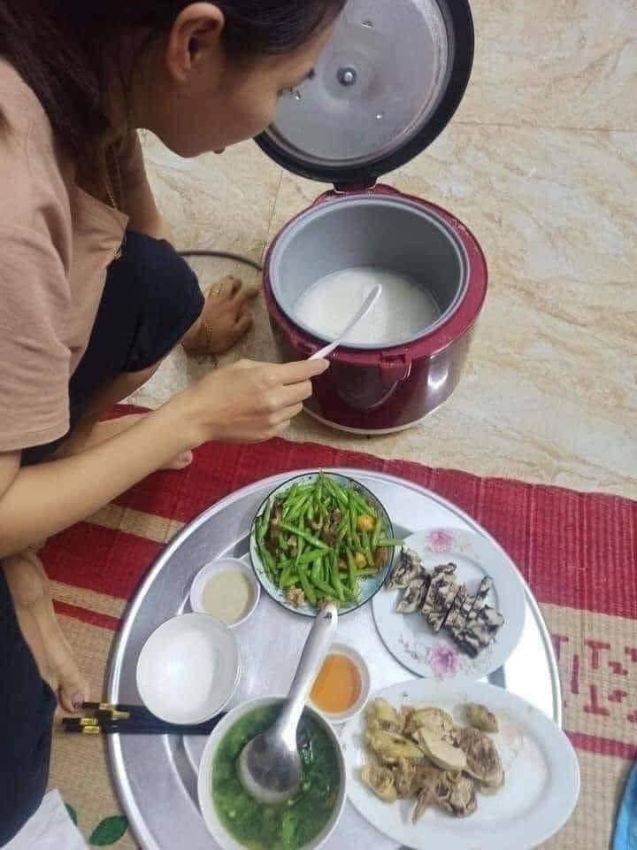 Ngạc nhiên chưa... tưởng mở nắp nồi ra là có đủ cơm ngon canh ngọt, ai dè sắp sửa có bữa cơm chan đầy nước mắt rồi.