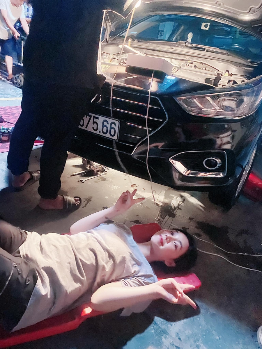 Quỳnh Kool hóa thân cô thợ sửa chữa ô tô gợi cảm - Ảnh 1