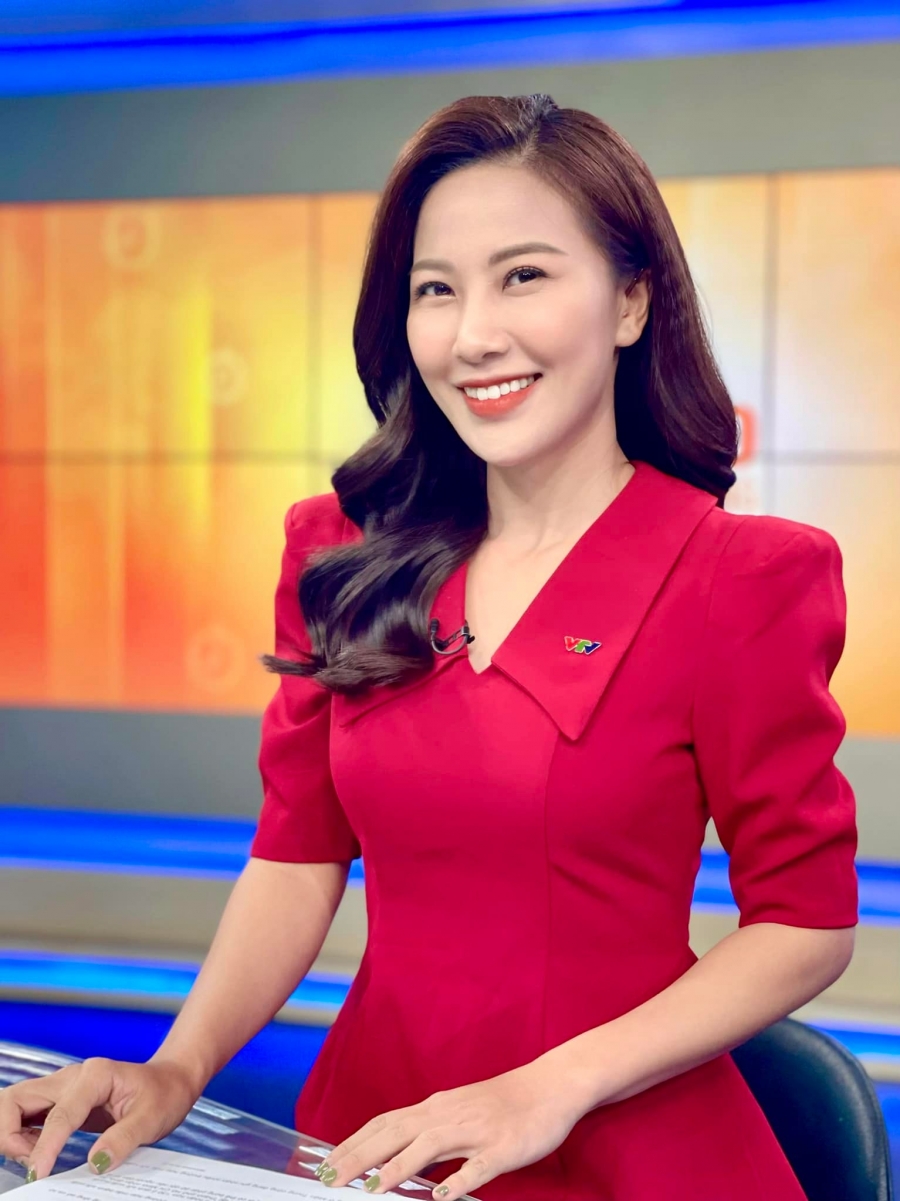 Quỳnh Hoa là BTV đã có gần 10 năm gắn bó với Đài truyền hình Việt Nam.