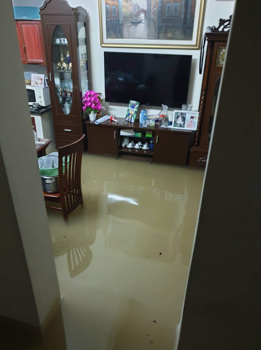 Nước ngập vào nhà sau cơn mưa cực lớn