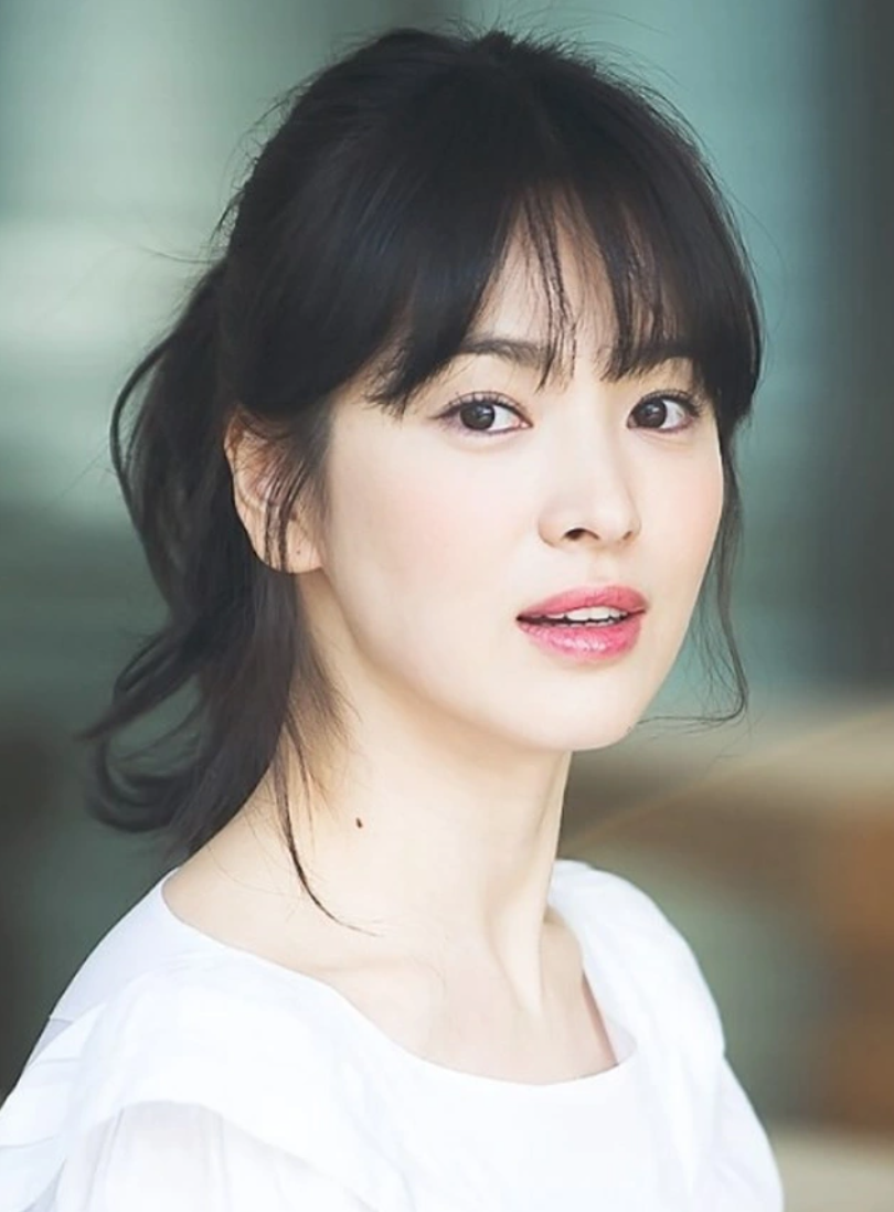 'Hack tuổi' đỉnh cao cho nàng 30+ cùng 4 kiểu tóc mái được Song Hye Kyo yêu thích - Ảnh 1