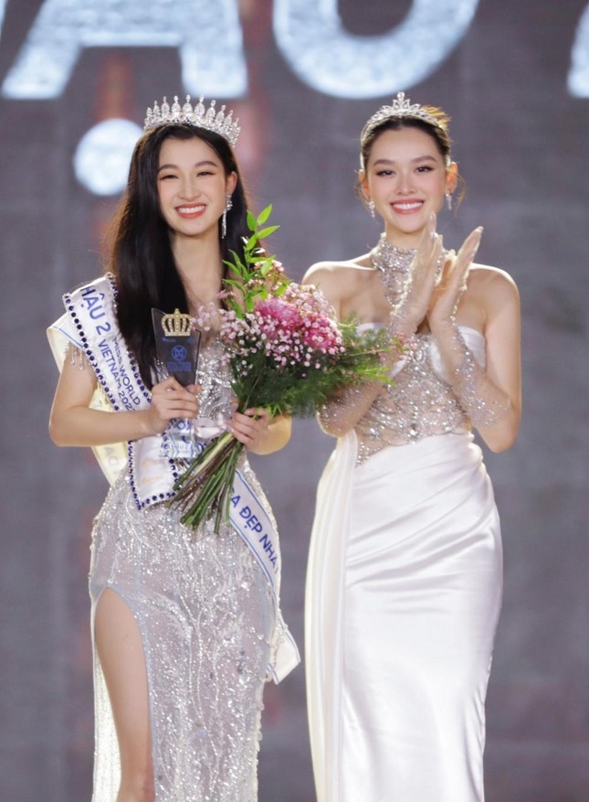 Á hậu Phương Nhi là ai? Người đẹp Miss World Vietnam 2022 có vòng eo siêu nhỏ - Ảnh 1