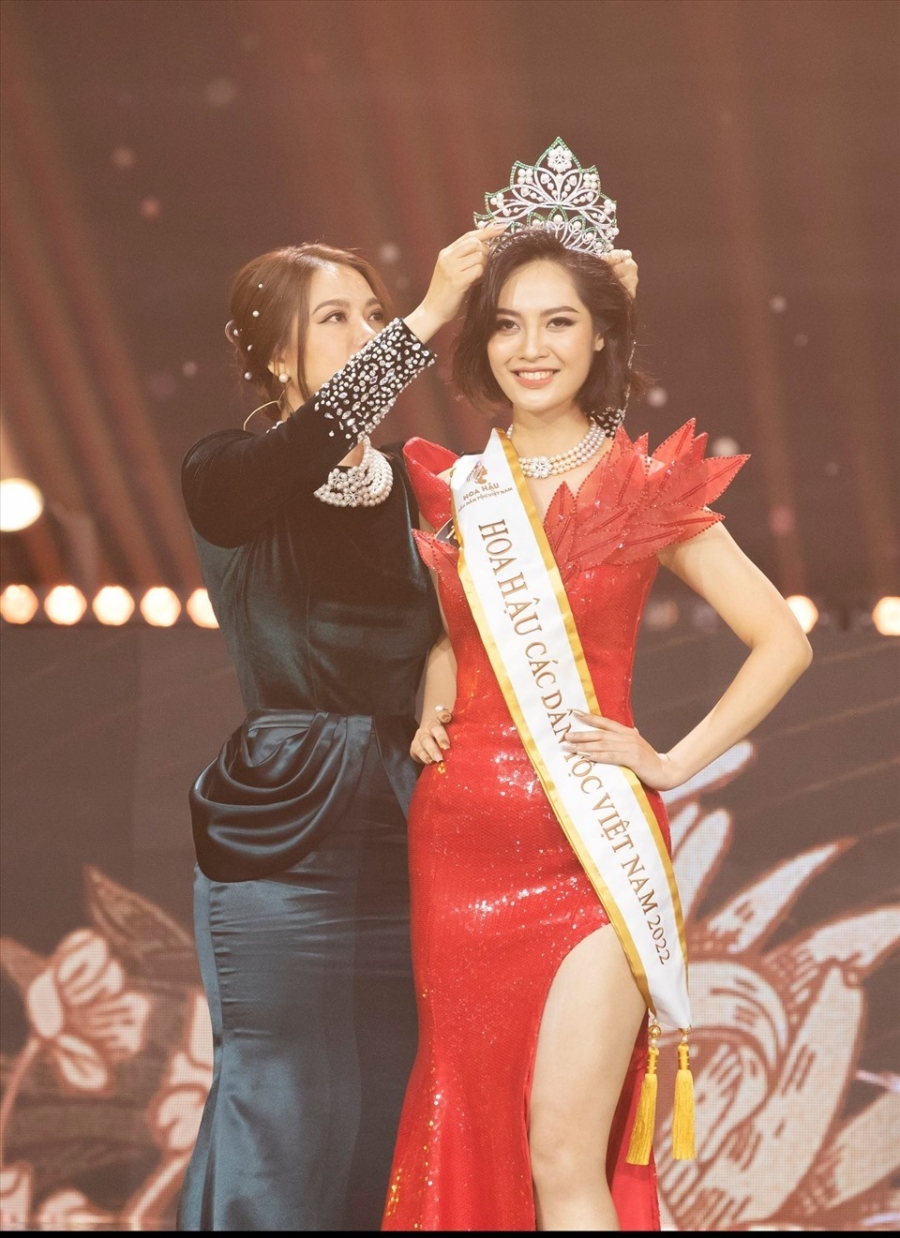 Tân Hoa hậu Nông Thúy Hằng không được thi Miss Earth 2022 sau ồn ào quảng bá web nhạy cảm