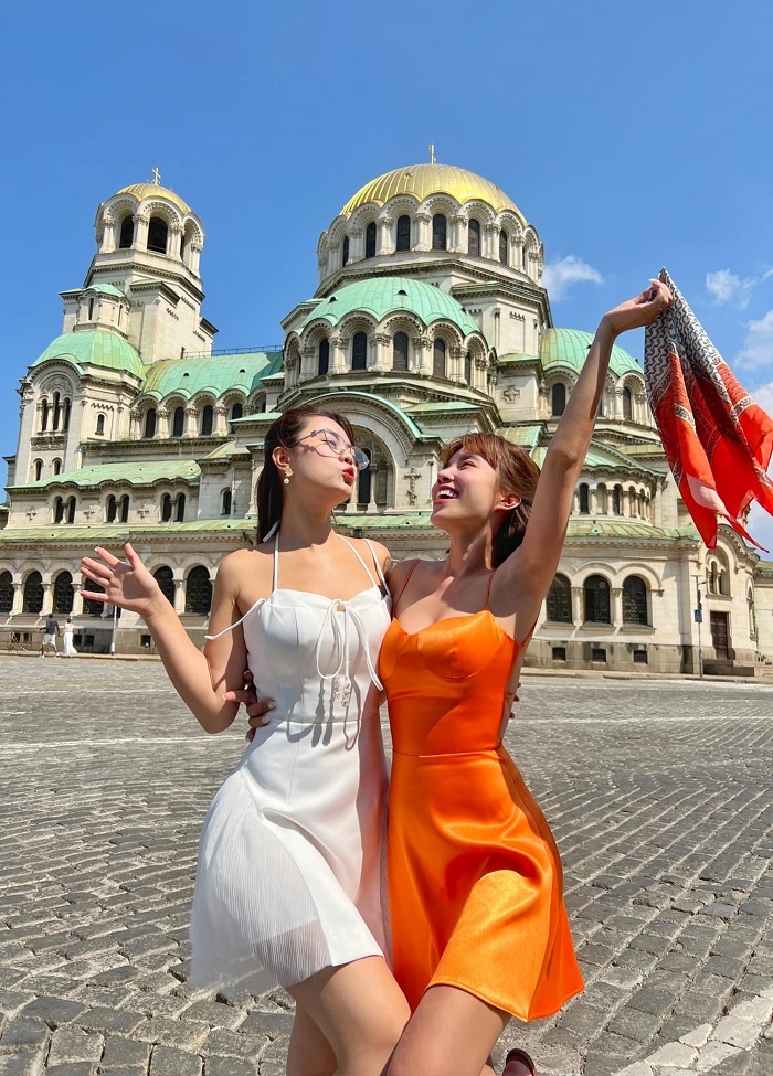 Cặp gái xinh Hà Nội đi du lịch 18 nước để kỷ niệm tình bạn 18 năm - Ảnh 19