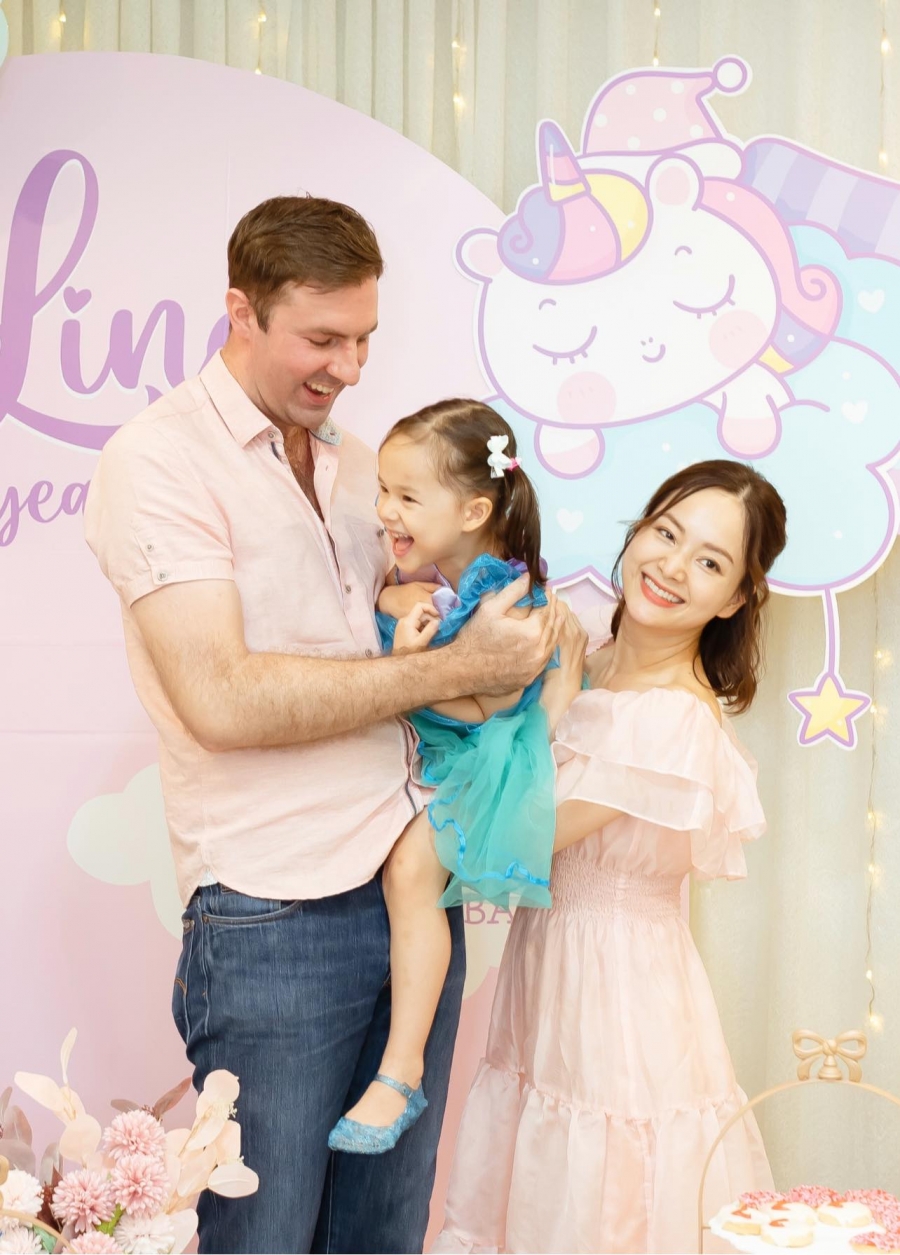 Gác lại nỗi buồn của Vân Khánh, Lan Phương tổ chức sinh nhật 4 tuổi linh đình cho con gái lai Tây - Ảnh 1