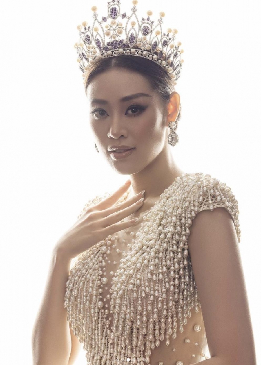 Hoa hậu Khánh Vân lộng lẫy như nữ hoàng trong chiếc váy ngọc trai trước thềm kết thúc nhiệm kì - Ảnh 2