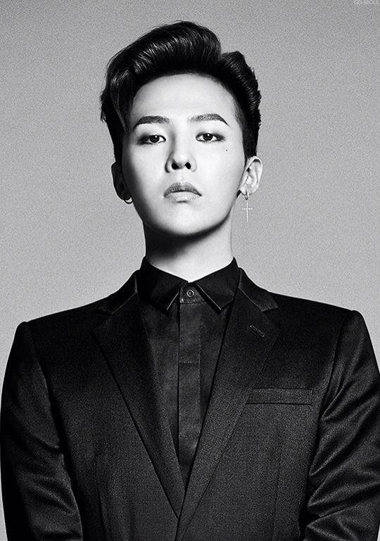 G-Dragon đã tham gia solo và sản xuất ra nhiều sản phẩm âm nhạc được khán giả ủng hộ nhiệt tình.