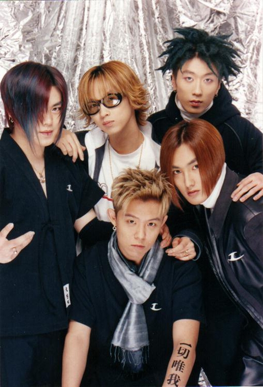 H.O.T được xem là nhóm nhạc thần tượng K-pop đầu tiên và hình mẫu cho nhiều nhóm nhạc K-pop về sau.