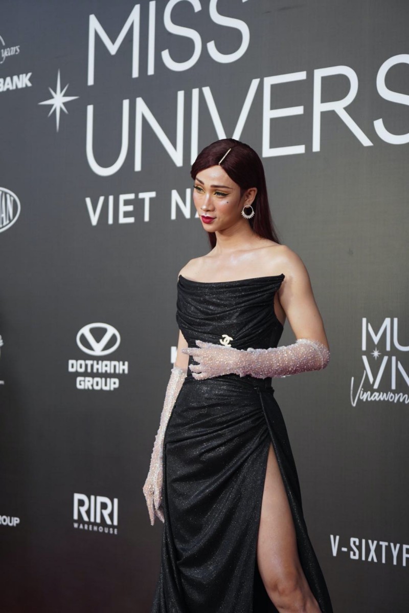 Thảm đỏ Hoa hậu Hoàn vũ Việt Nam: Khánh Vân lộ diện cùng vương miện, Mâu Thủy hở bạo - Ảnh 8