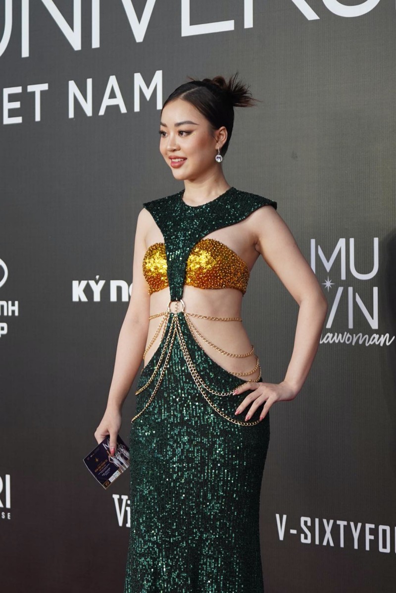 Thảm đỏ Hoa hậu Hoàn vũ Việt Nam: Khánh Vân lộ diện cùng vương miện, Mâu Thủy hở bạo - Ảnh 9