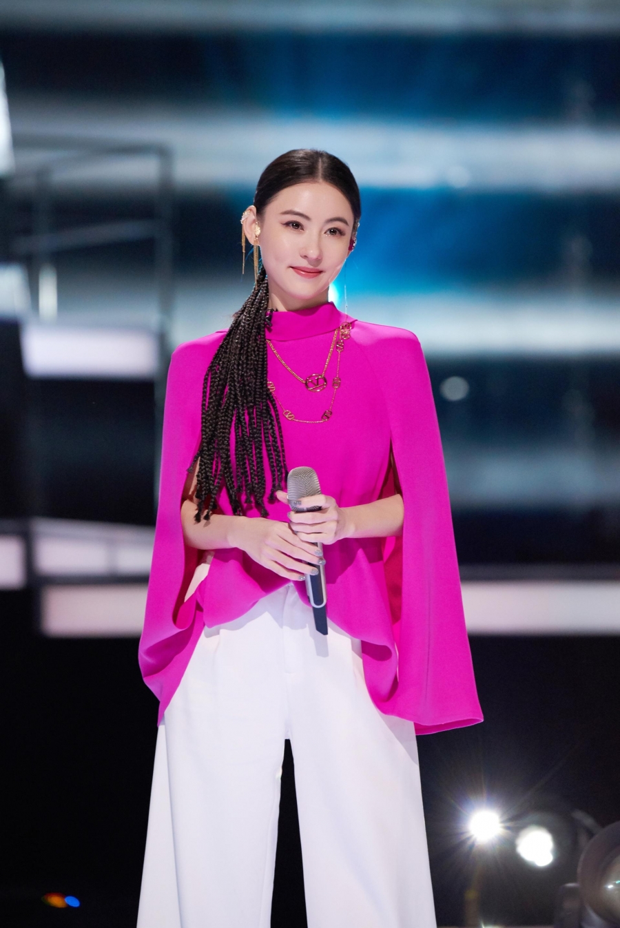 Đầu năm 2021, nữ diễn viên Hong Kong tham gia show truyền hình Tỷ tỷ đạp gió rẽ sóng mùa thứ 2 và gây được ấn tượng tốt với khán giả sau nhiều năm vắng bóng.